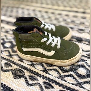 Vans off the wall old skool skate high top sneakers. Size 8.5. EUC.